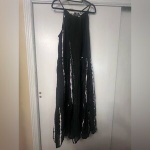 Much and Muchette
Black and White Maxi Dress